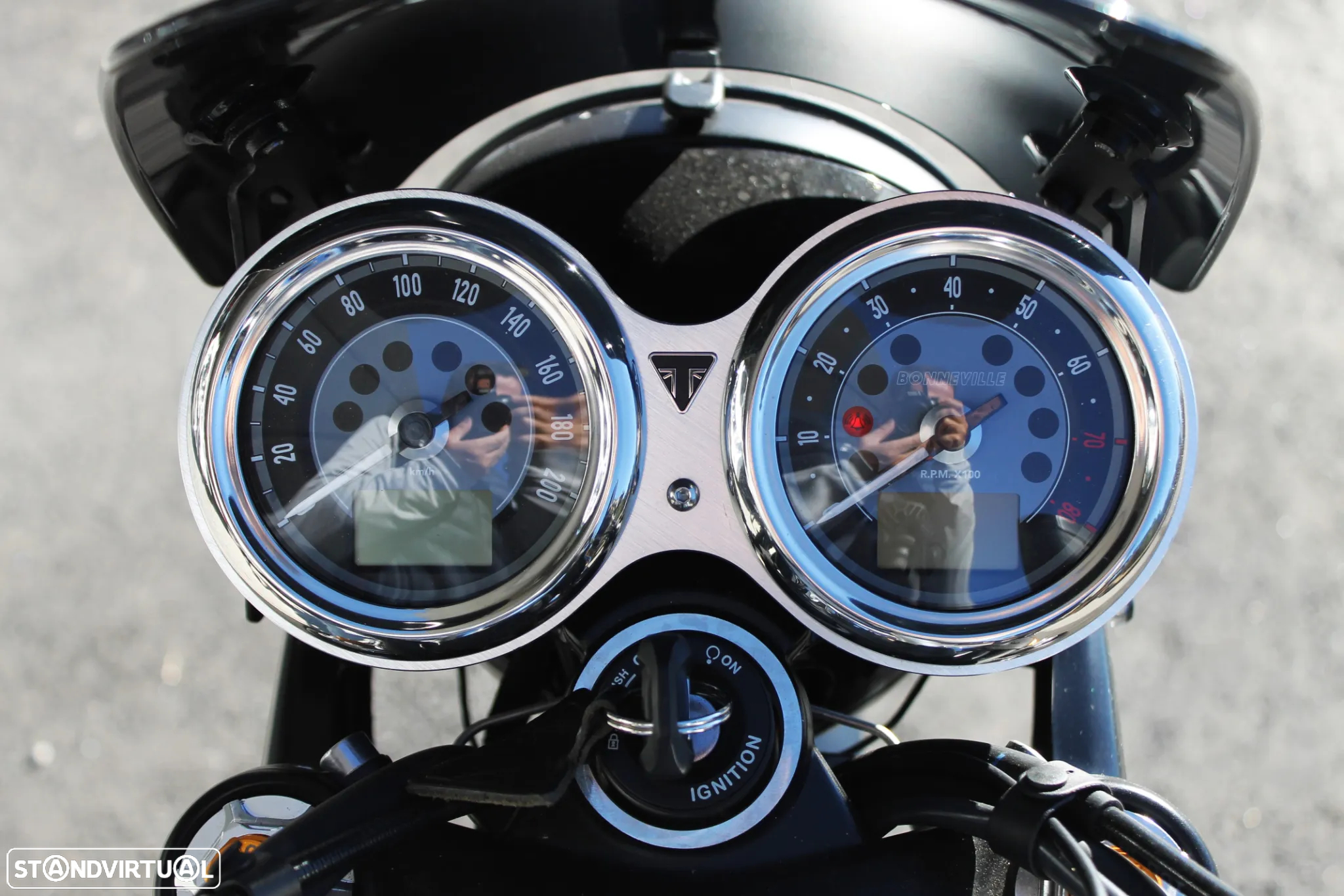 Triumph Bonneville Chrome Edition-Custom - 31
