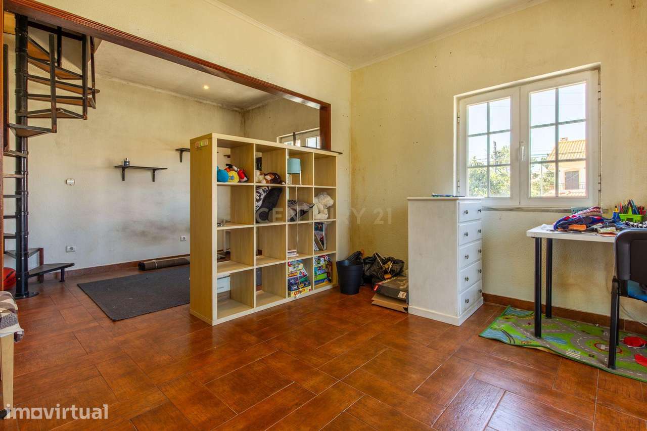 Quinta do Conde - Moradia isolada inserida em terreno de 646m² - Grande imagem: 5/29