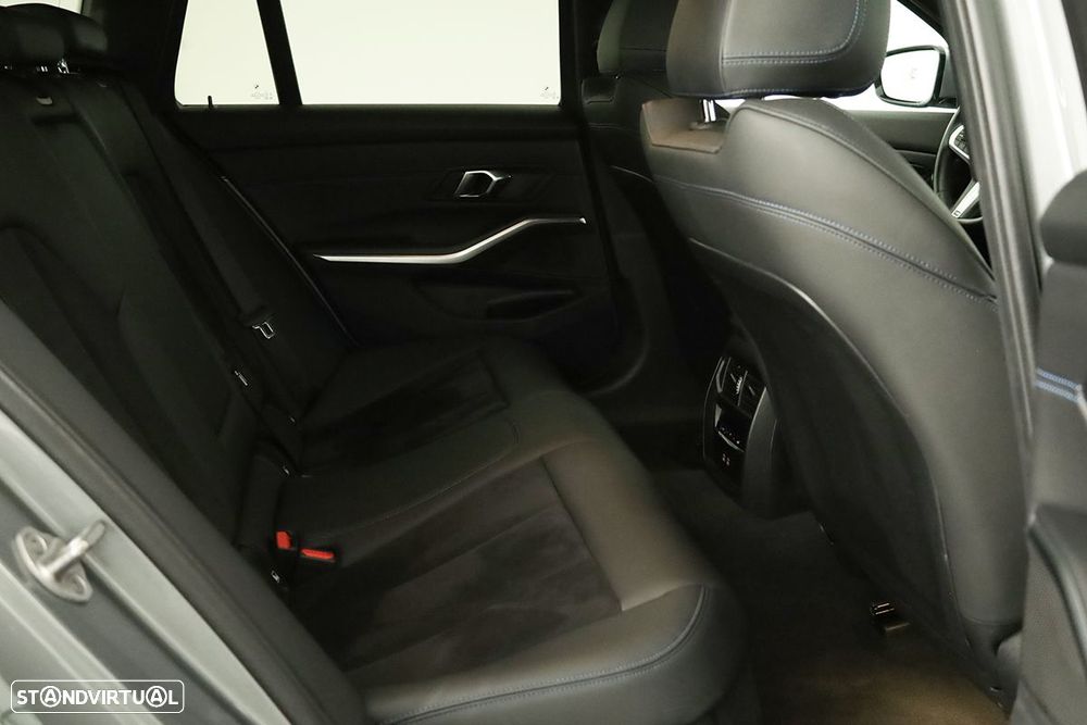 BMW 320 d Pack Desportivo M Auto - 24