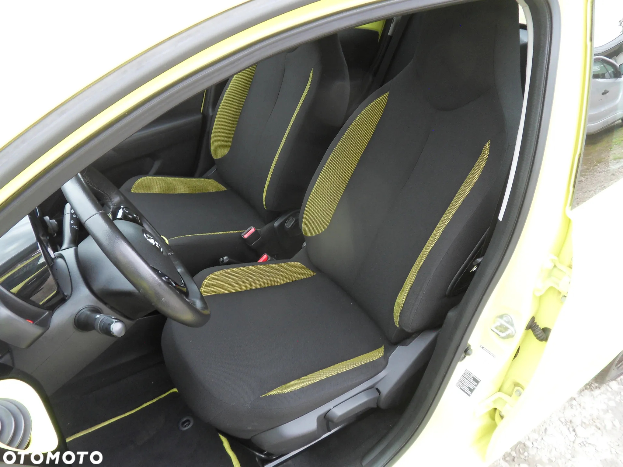 Toyota Aygo x-play touch - 13