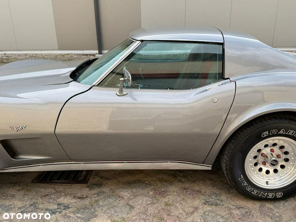 Chevrolet Corvette - 10