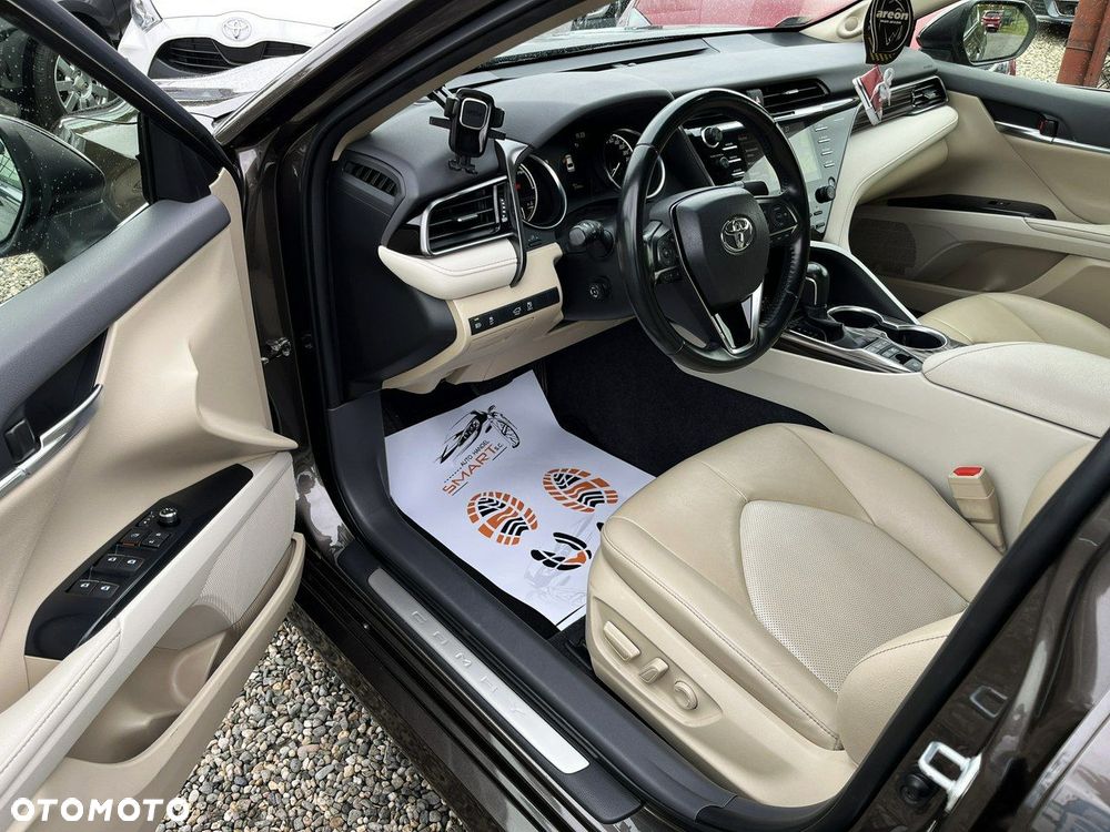 Toyota Camry 2.5 Hybrid Executive CVT - 9