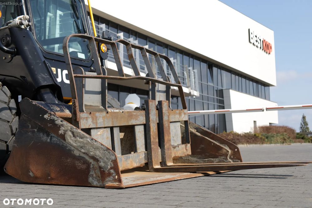 JCB 300 T4 Miniładowarka Skid steer - 2