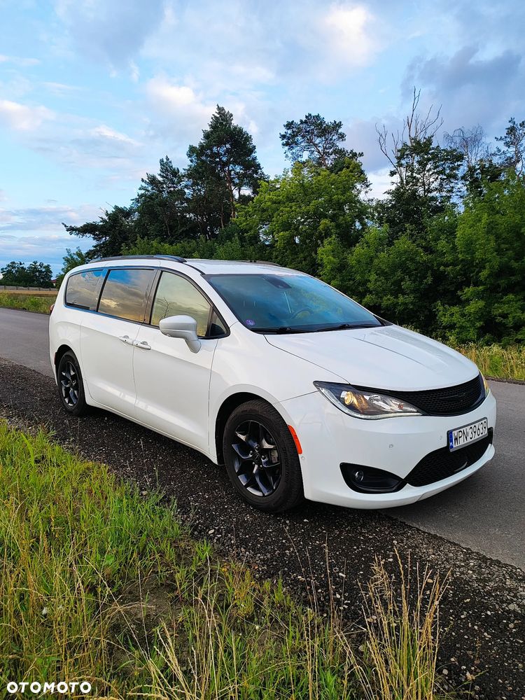 Chrysler Pacifica - 15