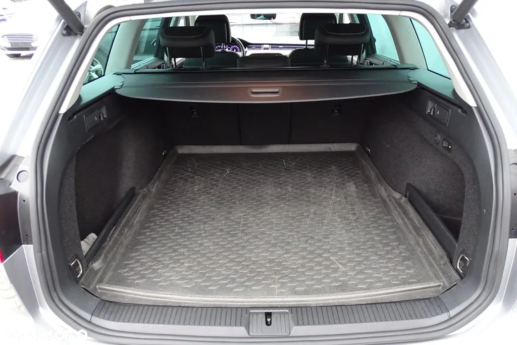 Volkswagen Passat Variant 2.0 TDI SCR DSG 4Motion Elegance - 27