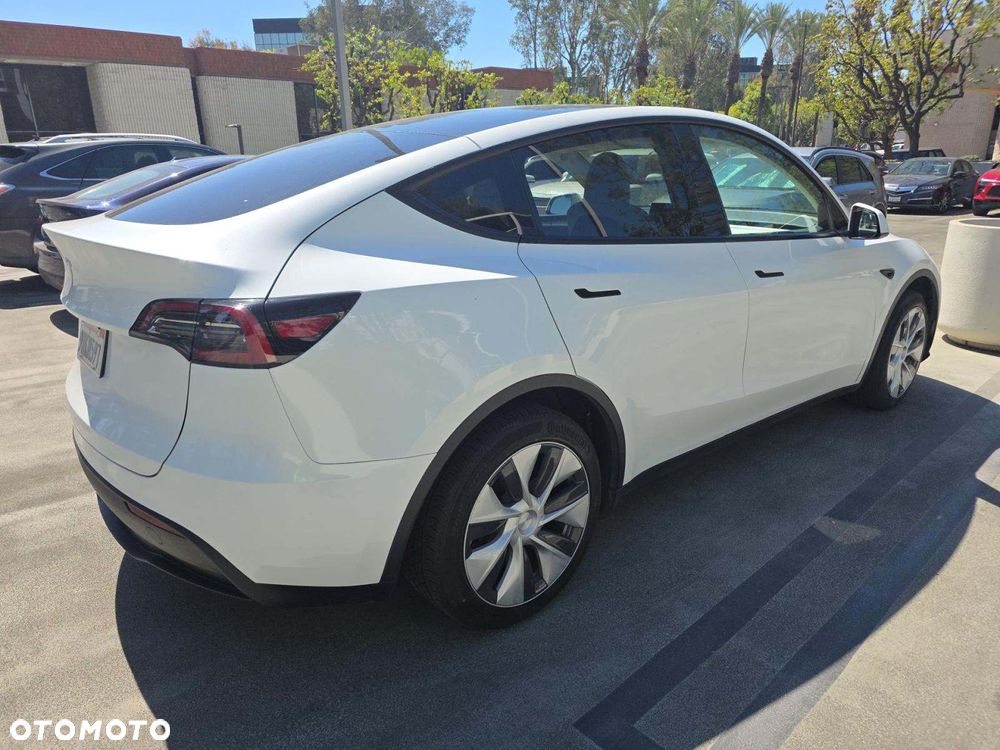 Tesla Model Y Long Range Dual Motor AWD - 5