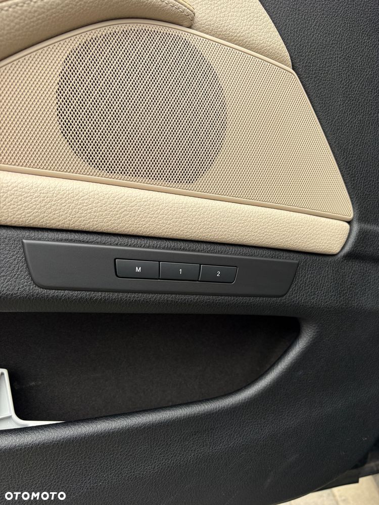 BMW Seria 5 525d - 35