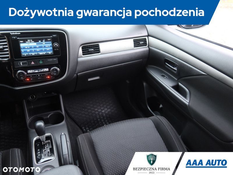 Mitsubishi Outlander - 9
