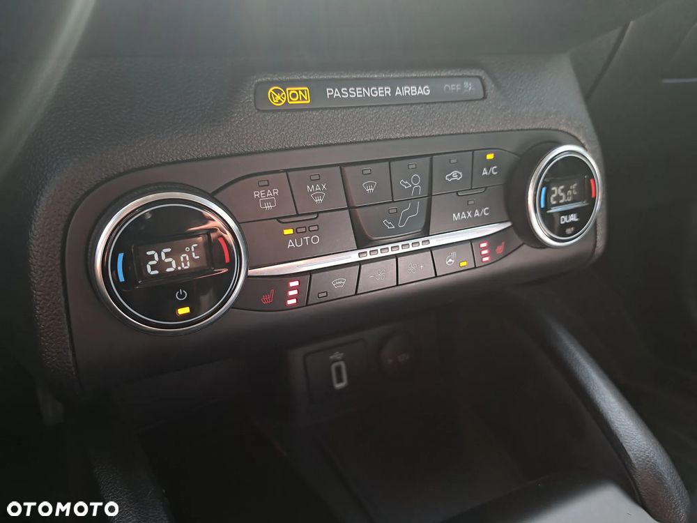 Ford Focus 1.0 EcoBoost Titanium Business - 26
