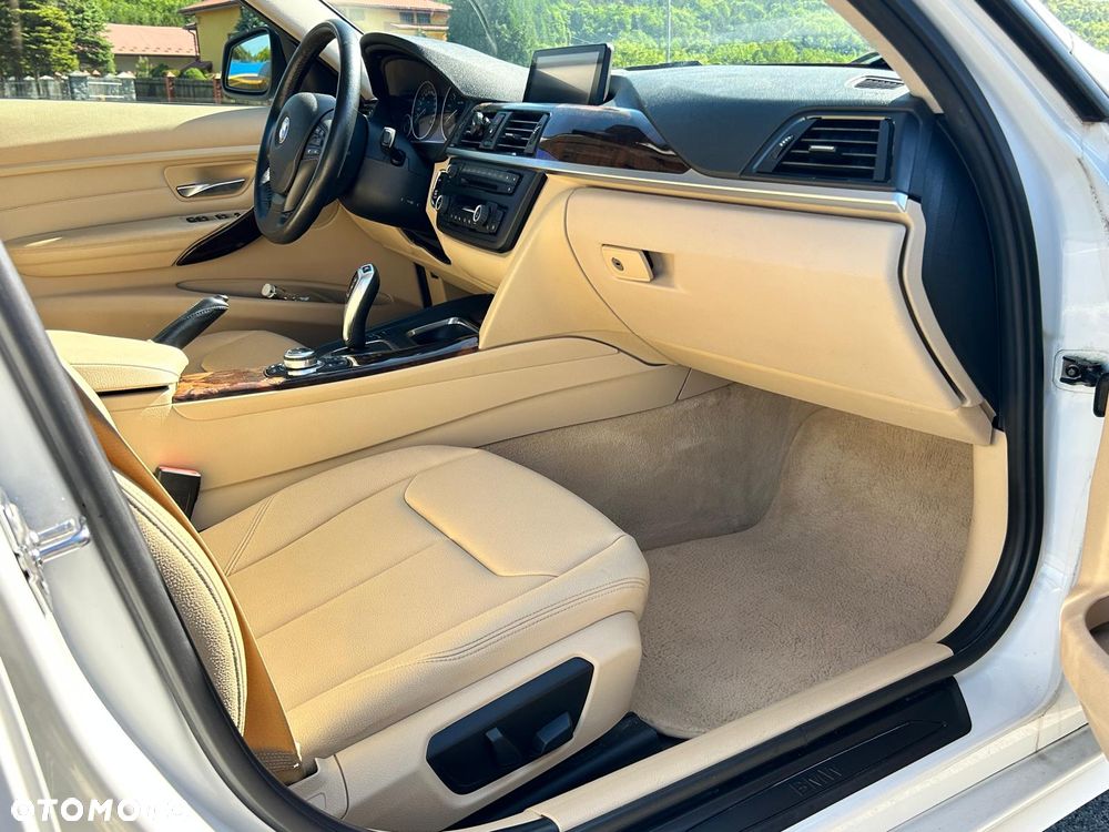 BMW Seria 3 320i - 13