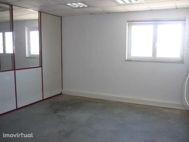 Armazém para arrendar em Pero Pinheiro - Sintra - Grande imagem: 4/5