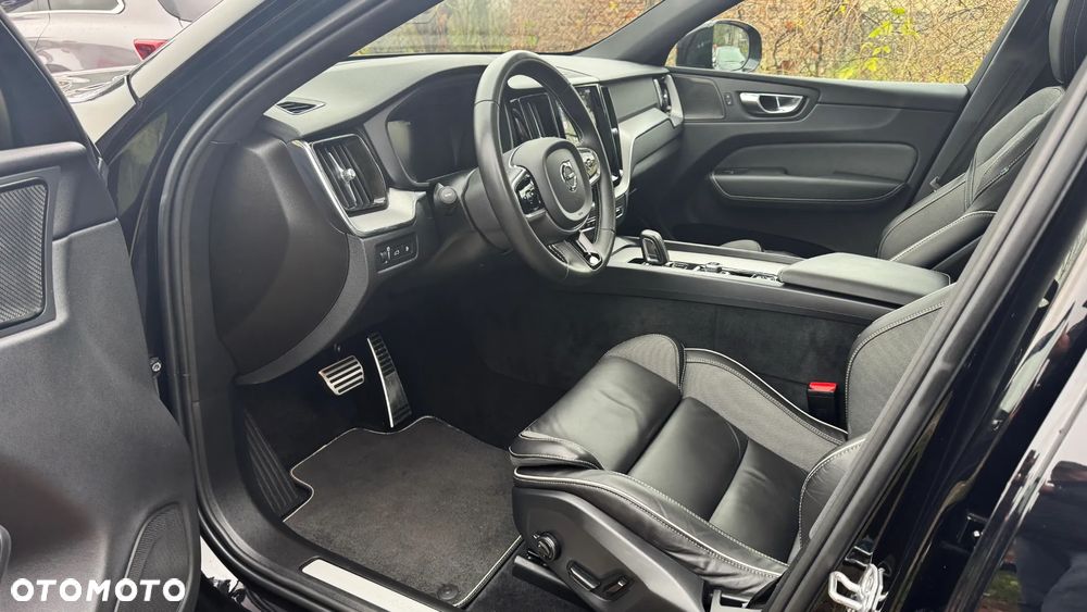 Volvo XC 60 T6 Plug-In Hybrid AWD R-Design - 23