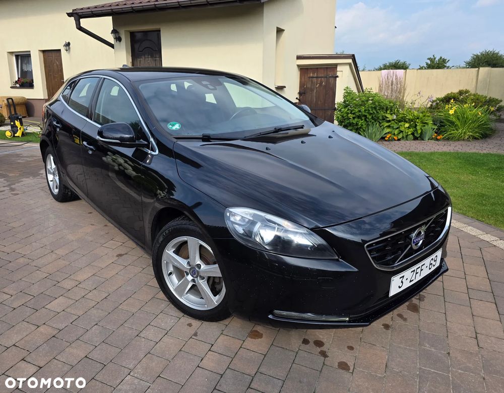 Volvo V40 D4 Momentum - 1
