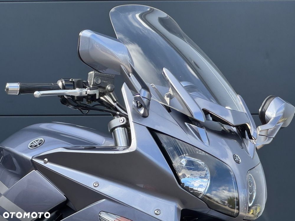 Yamaha FJR - 2