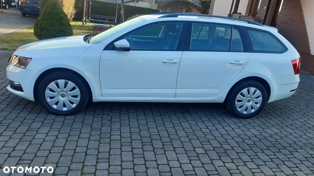 Skoda Octavia 1.6 TDI DSG Ambition - 9