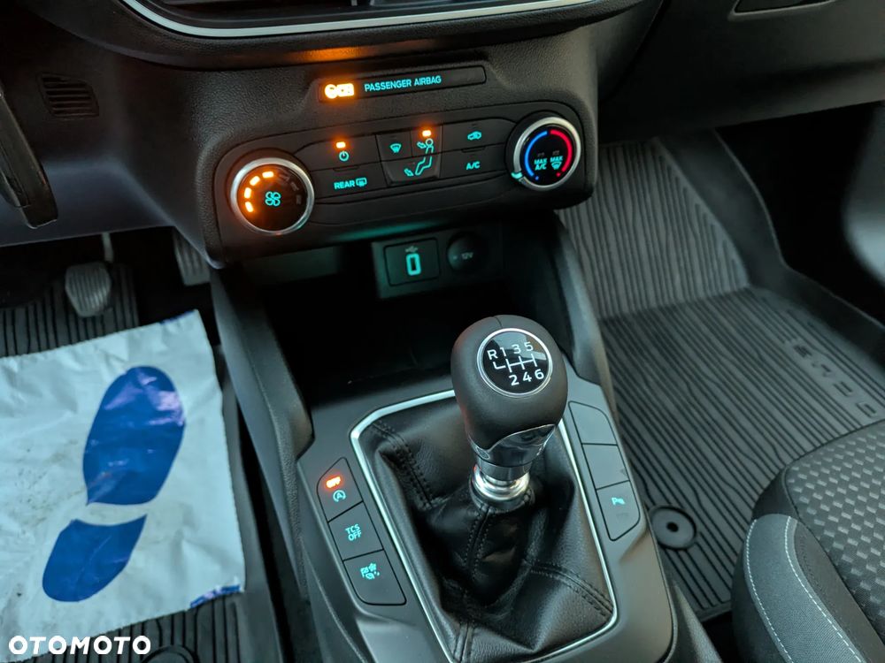 Ford Focus 1.5 EcoBlue Start-Stopp-System COOL&CONNECT DESIGN - 38