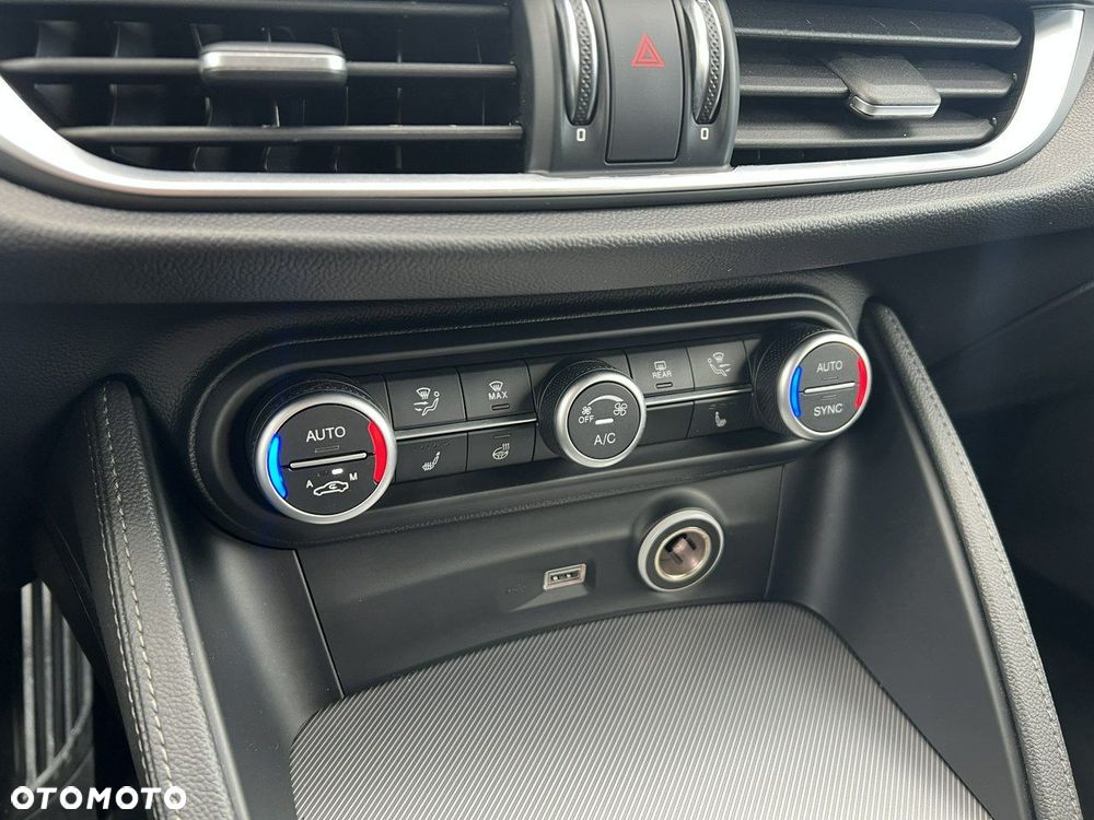 Alfa Romeo Stelvio - 12