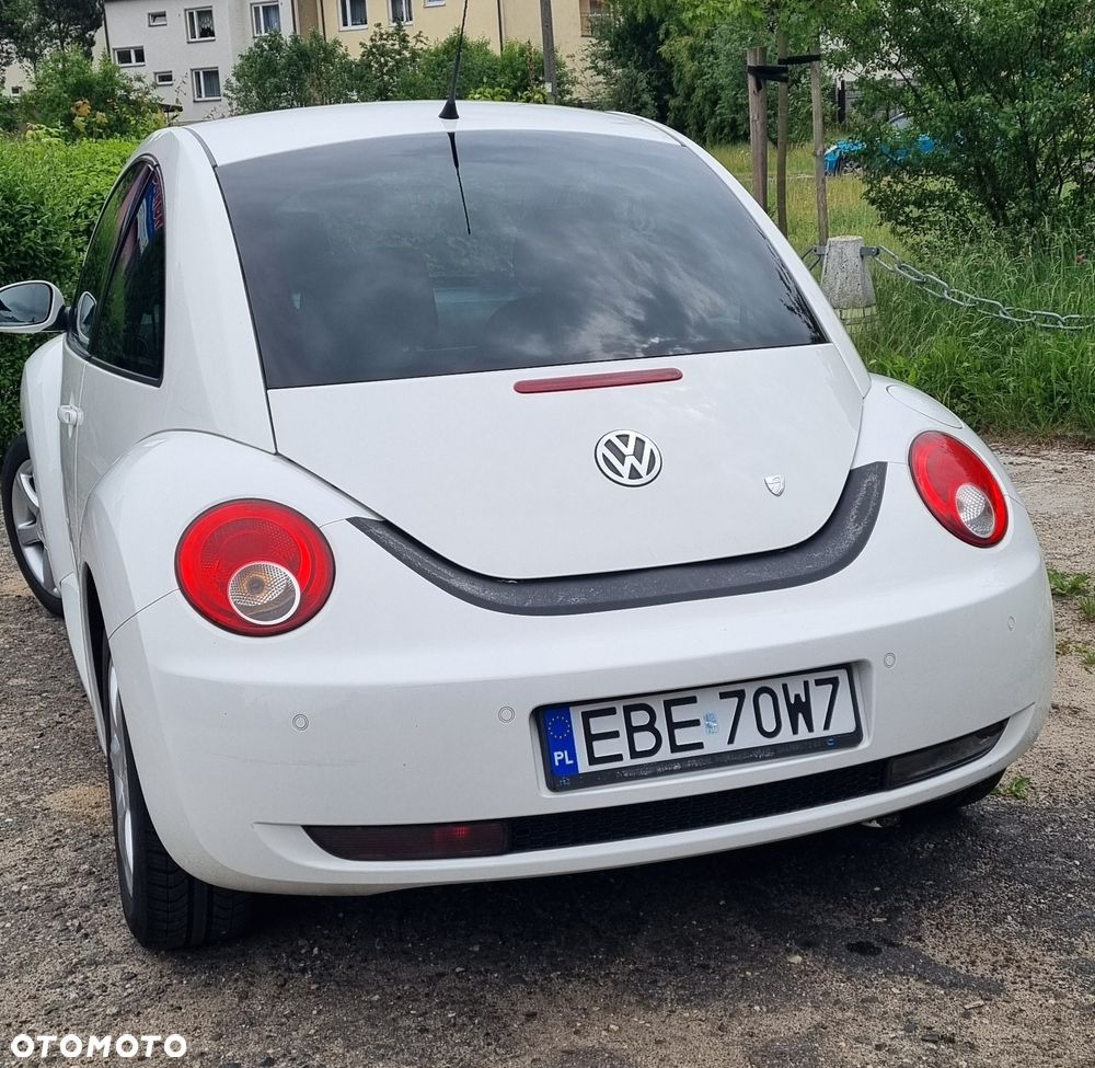 Volkswagen New Beetle - 4