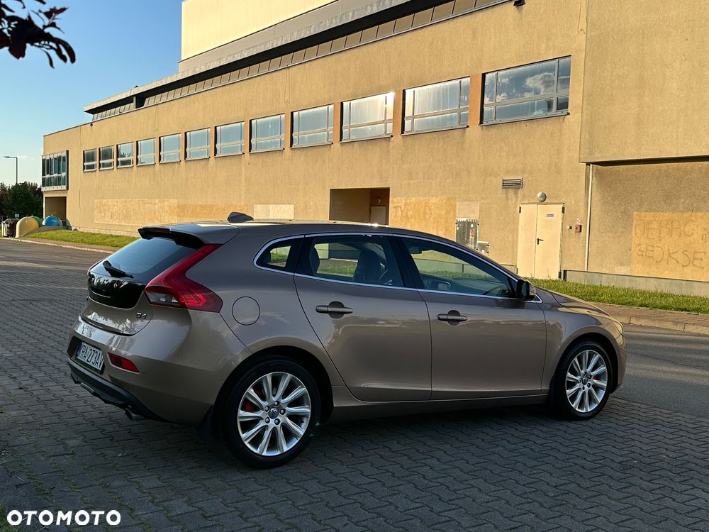 Volvo V40 D4 Inscription - 13