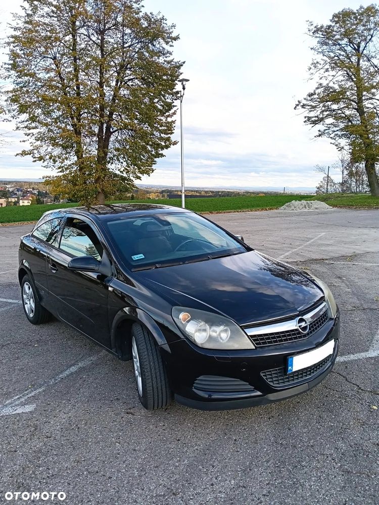 Opel Astra III GTC 1.6 Cosmo - 3