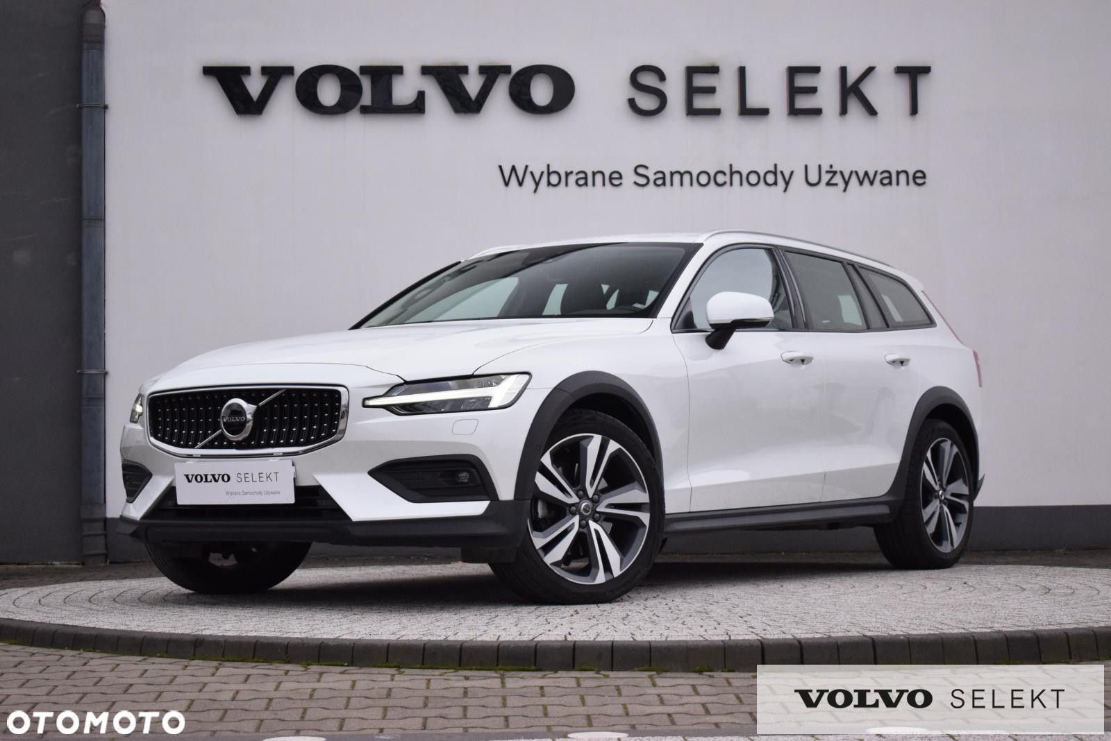Volvo V60 Cross Country - 1
