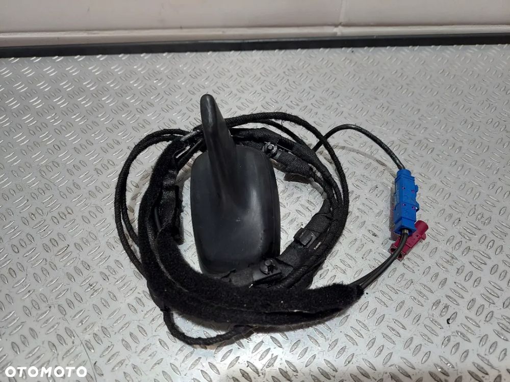Antena dachowa Audi A5 nr 8T0035503E - 1