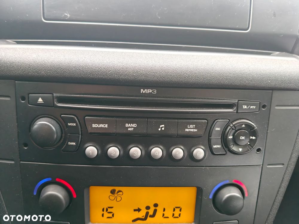 Citroën C4 1.4 16V Advance - 30