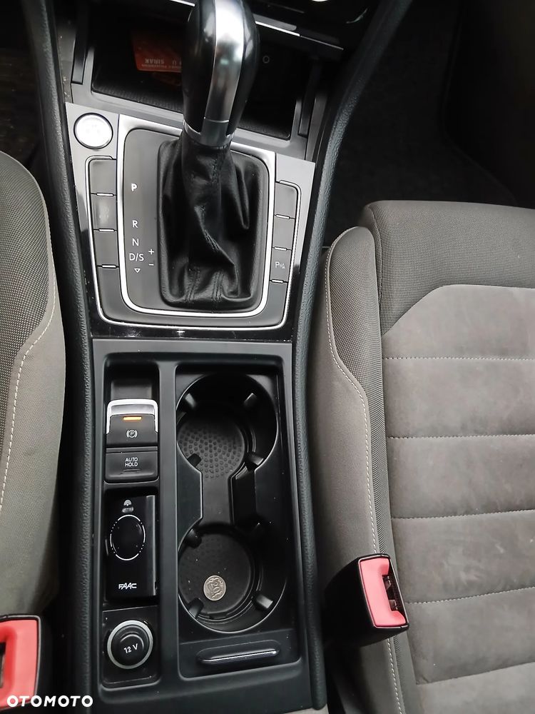 Volkswagen Golf - 10