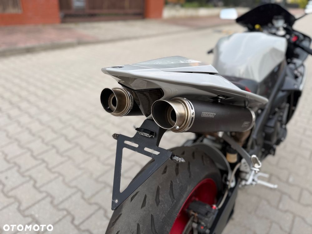Yamaha R1 - 16