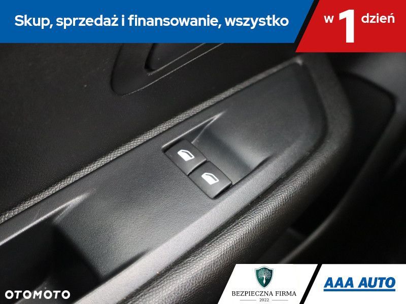 Peugeot 208 - 18