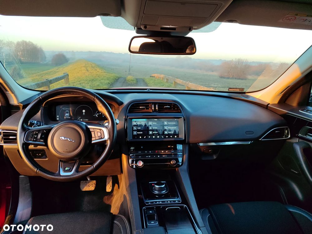 Jaguar F-Pace 2.0 i4D AWD R-Sport - 11