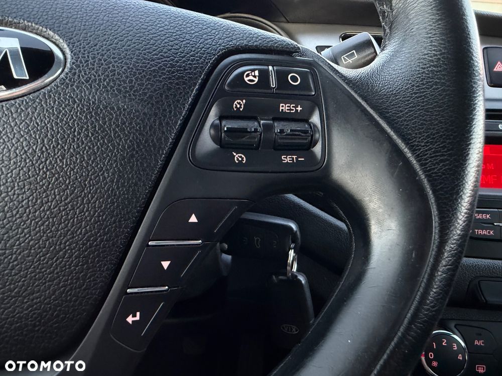 Kia Ceed - 16