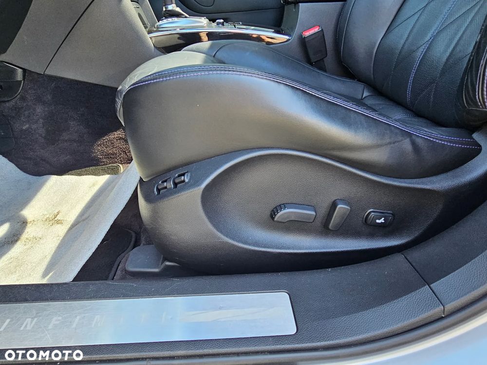 Infiniti Q70 - 27