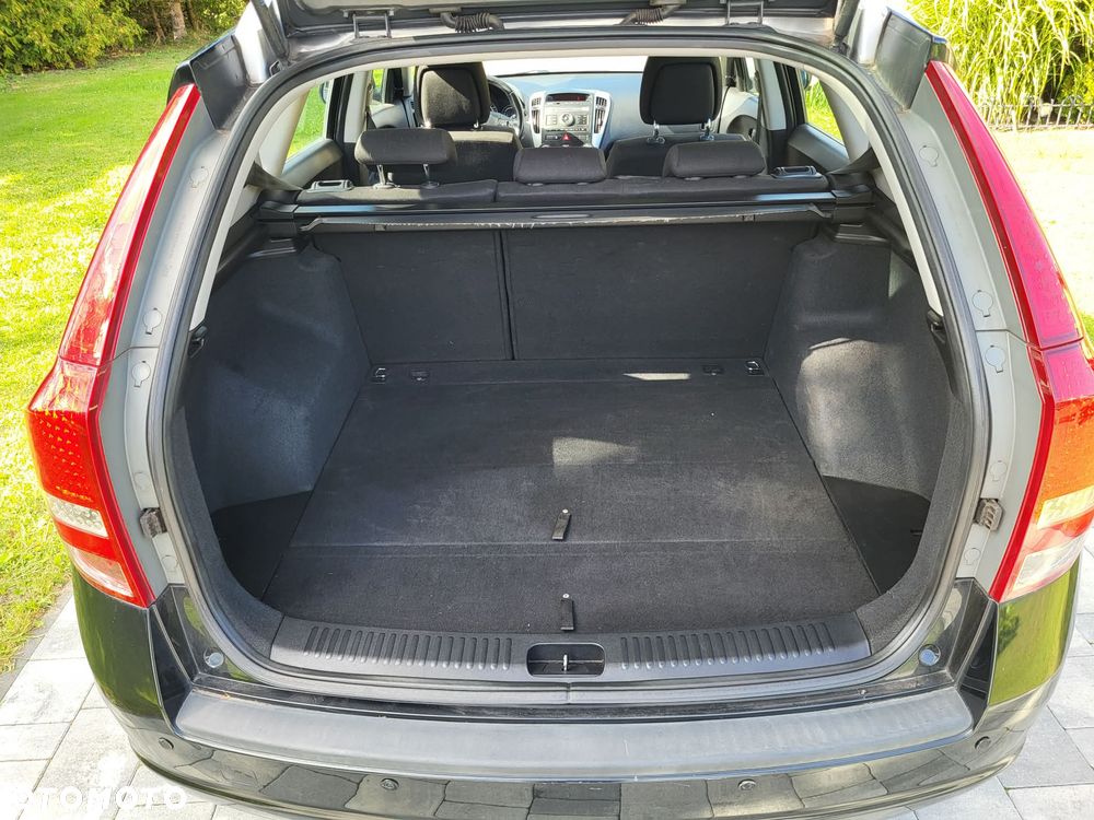 Kia Ceed - 10