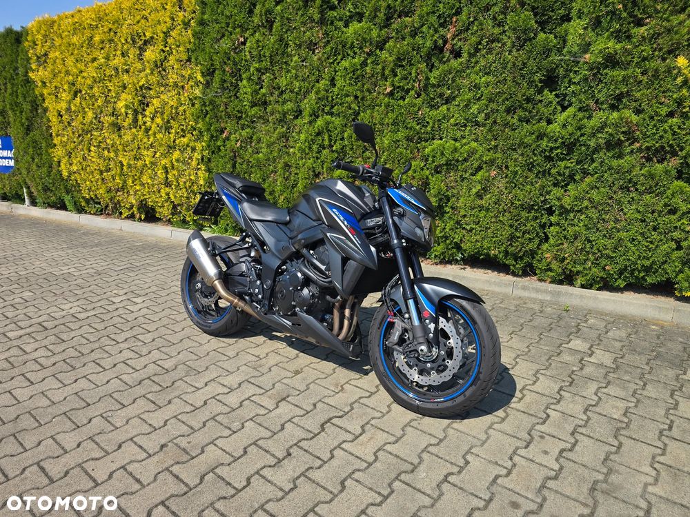 Suzuki GSX - 2