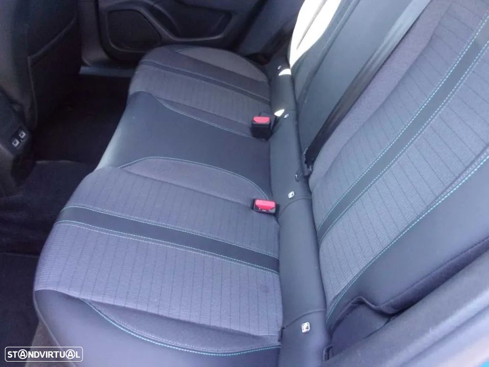 Peugeot e-2008 Allure - 7