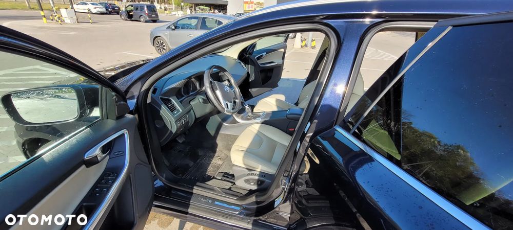 Volvo XC 60 T5 Drive-E Ocean Race - 12