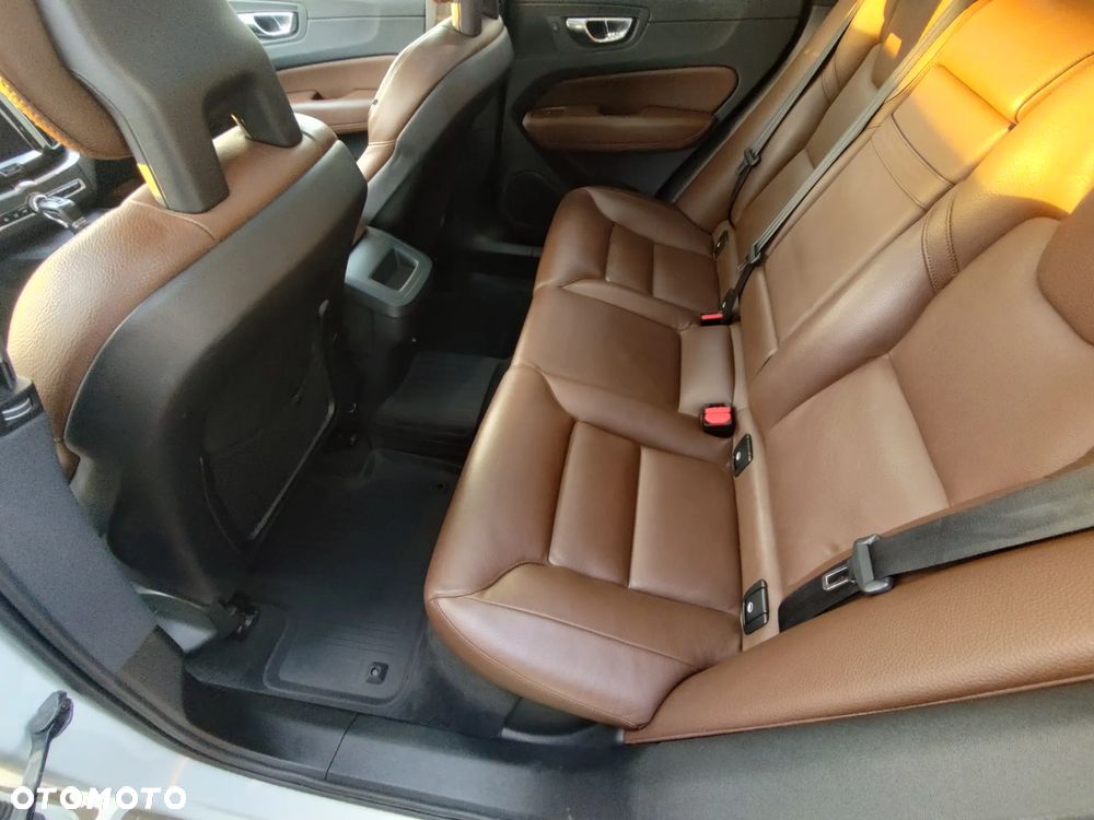 Volvo XC 60 T5 AWD Momentum - 11