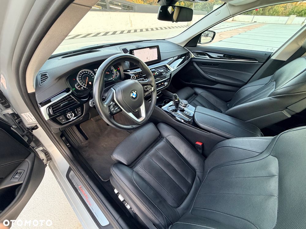 BMW Seria 5 530i xDrive Luxury Line - 12