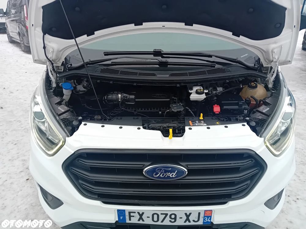 Ford Tourneo Custom - 29