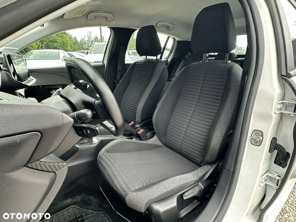 Peugeot 208 - 12