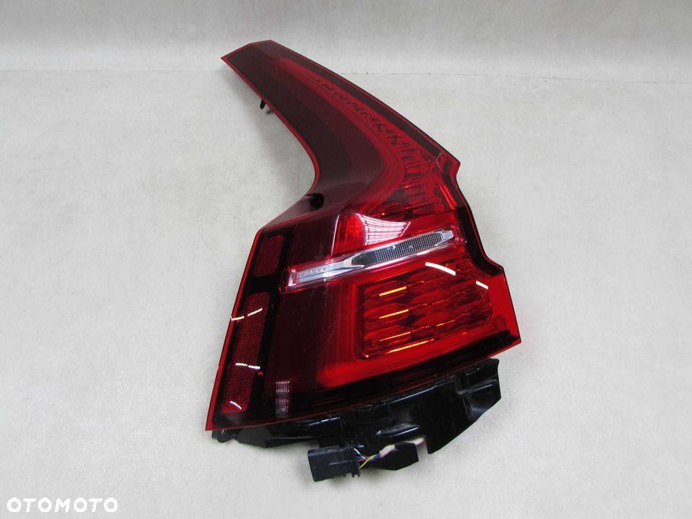 VOLVO V60 II 18- LAMPA TYL LEWA LED 32291358 EUROPA - 2
