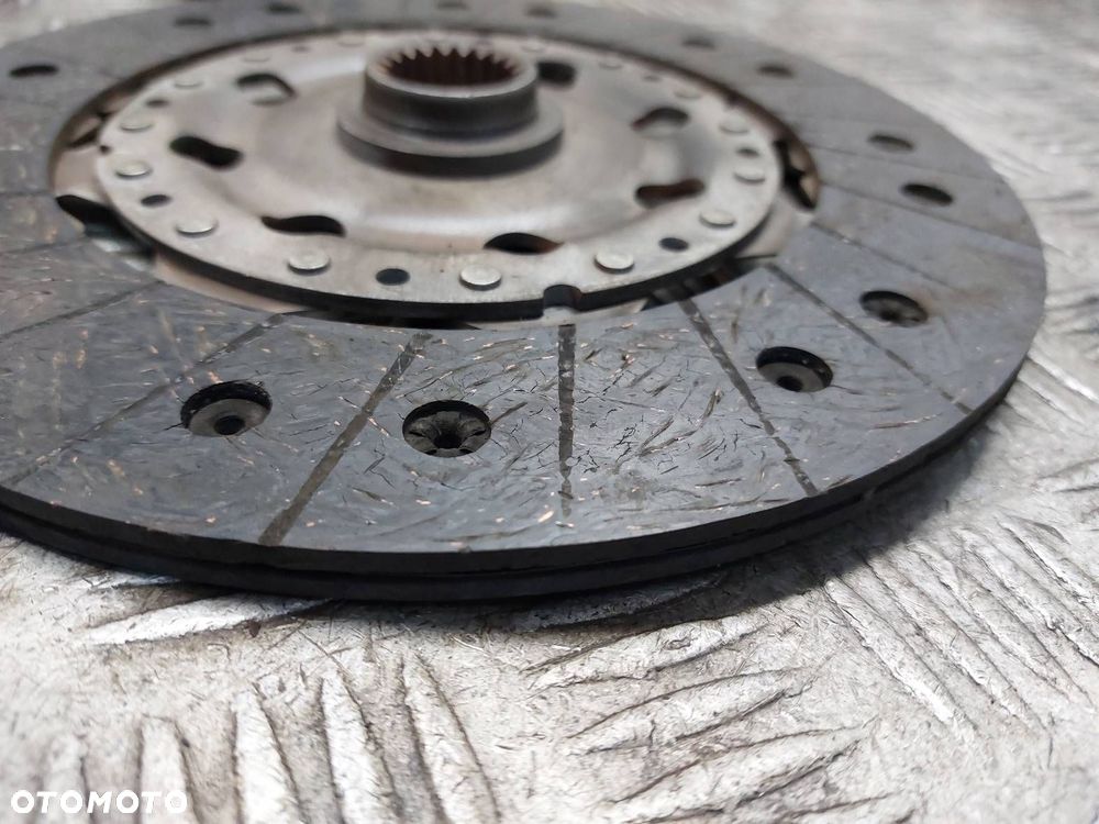 KOŁO DWUMASOWE + TARCZA + DOCISK + ŁOŻYSKO AVENSIS T25 2.0 D4D - 9