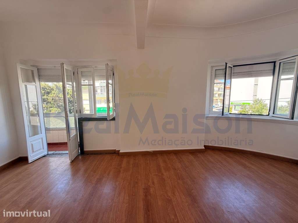 Vende-se T4 em Mem Martins - 500m da Estação - Grande imagem: 3/19
