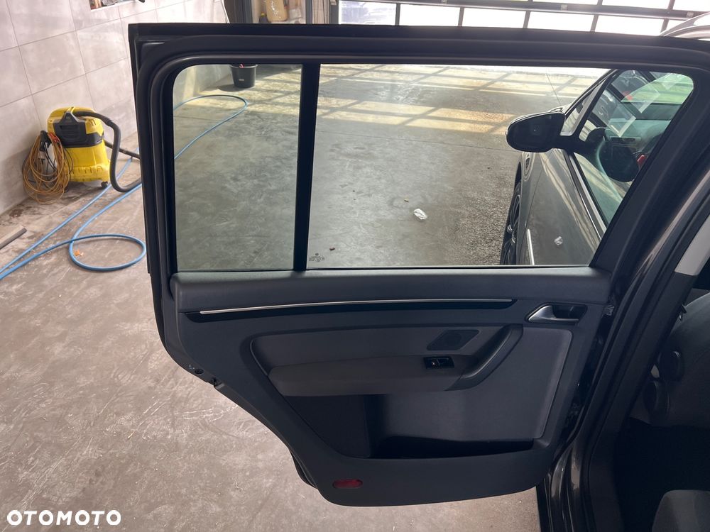 Volkswagen Touran 2.0 TDI DPF Comfortline DSG - 18