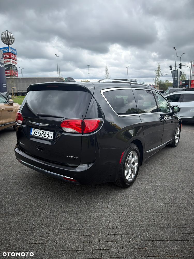 Chrysler Pacifica - 2