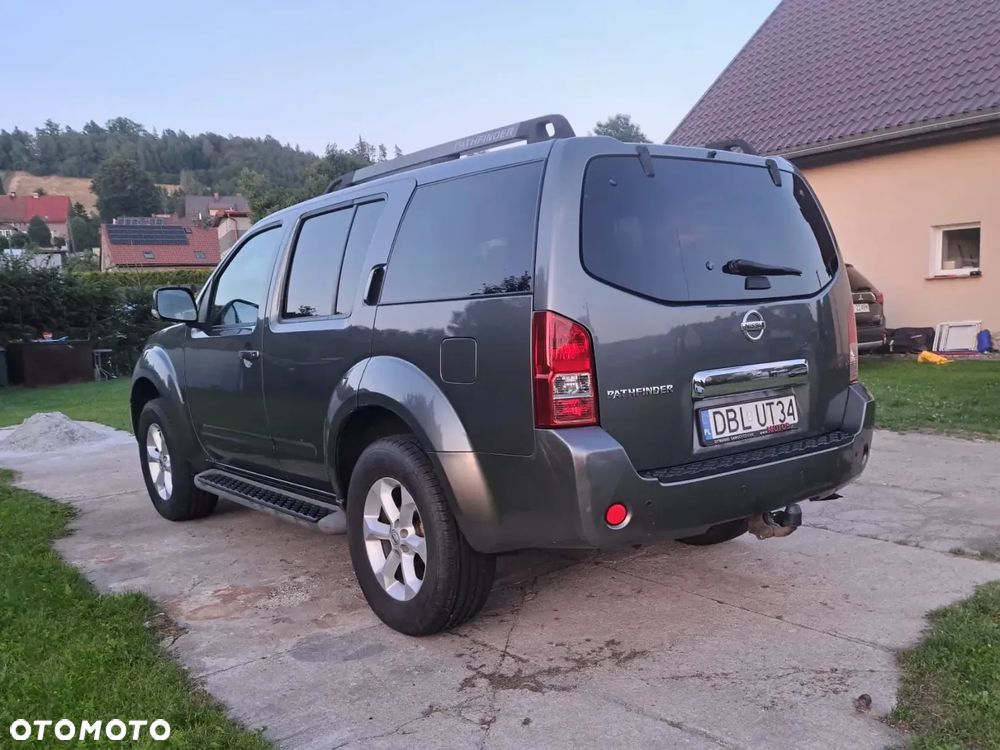 Nissan Pathfinder 2.5 D LE - 5