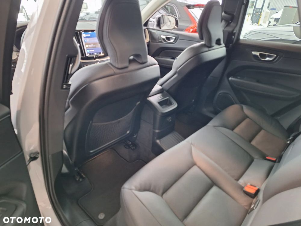 Volvo XC 60 T6 Plug-In Hybrid AWD Plus Dark - 22