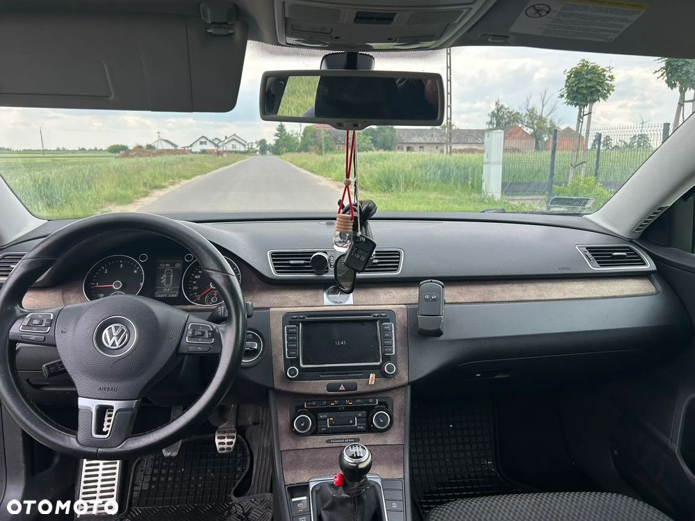 Volkswagen Passat 2.0 TDI DPF BlueMotion Technology Trendline - 9