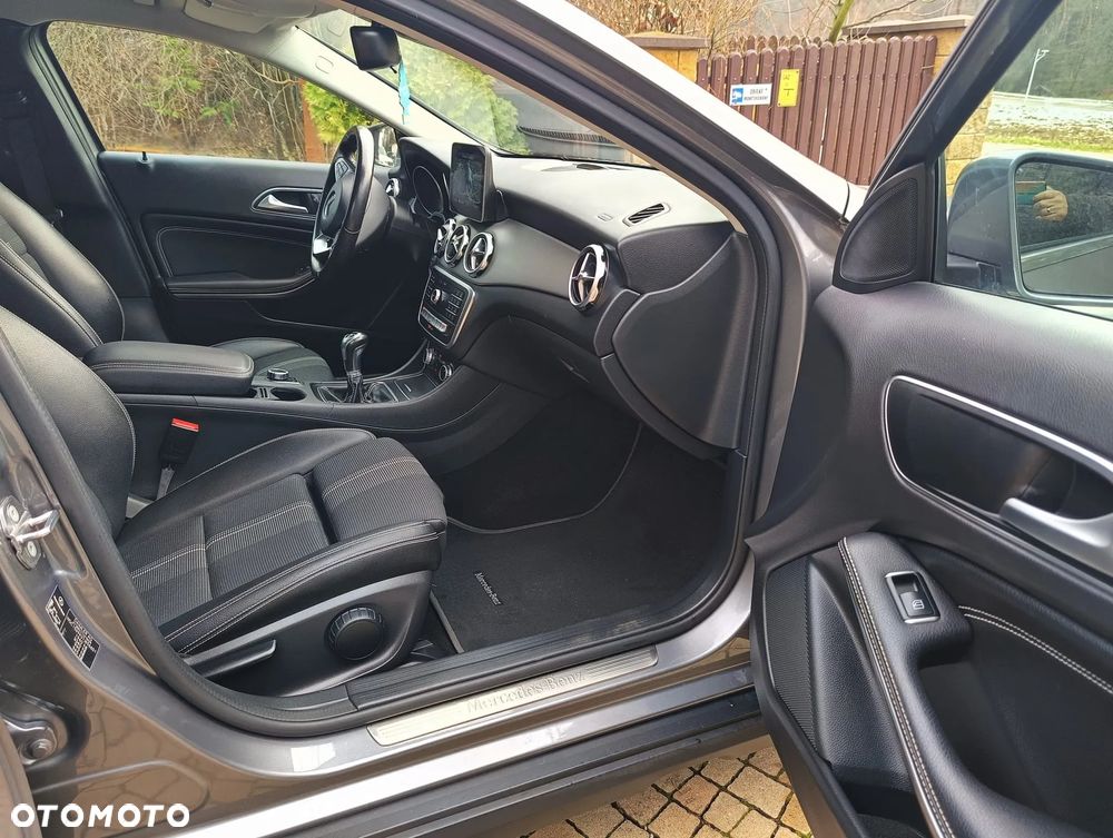 Mercedes-Benz GLA 200 Urban - 7